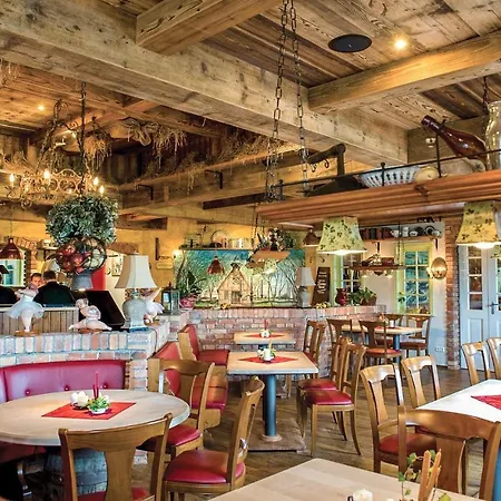 Burg Rothenklempenow Kaschow